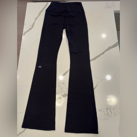 Alo Airbrush High-Waist Flare Leggings - Black - Picture 1 of 3